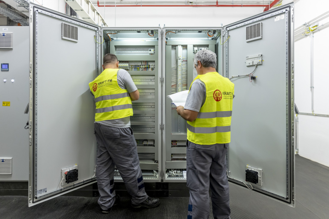 Villanyszerelő - Gyöngyöshalász